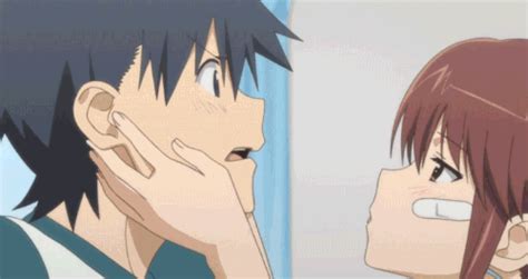 beso con lengua gif anime.